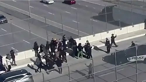 'Why Do These Colonizers Feel So Comfortable?': White Supremacists Group Forced to Retreat from Highway Overpass After Black Residents Drive Them Out Burn Racist Flag
